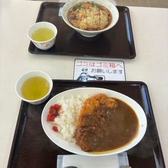 今年も大椎茸の天ぷらを頂きます。私はカツカレー。どちらも冷えた体があったまります
