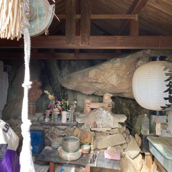 岩神観音にお参りして下山します