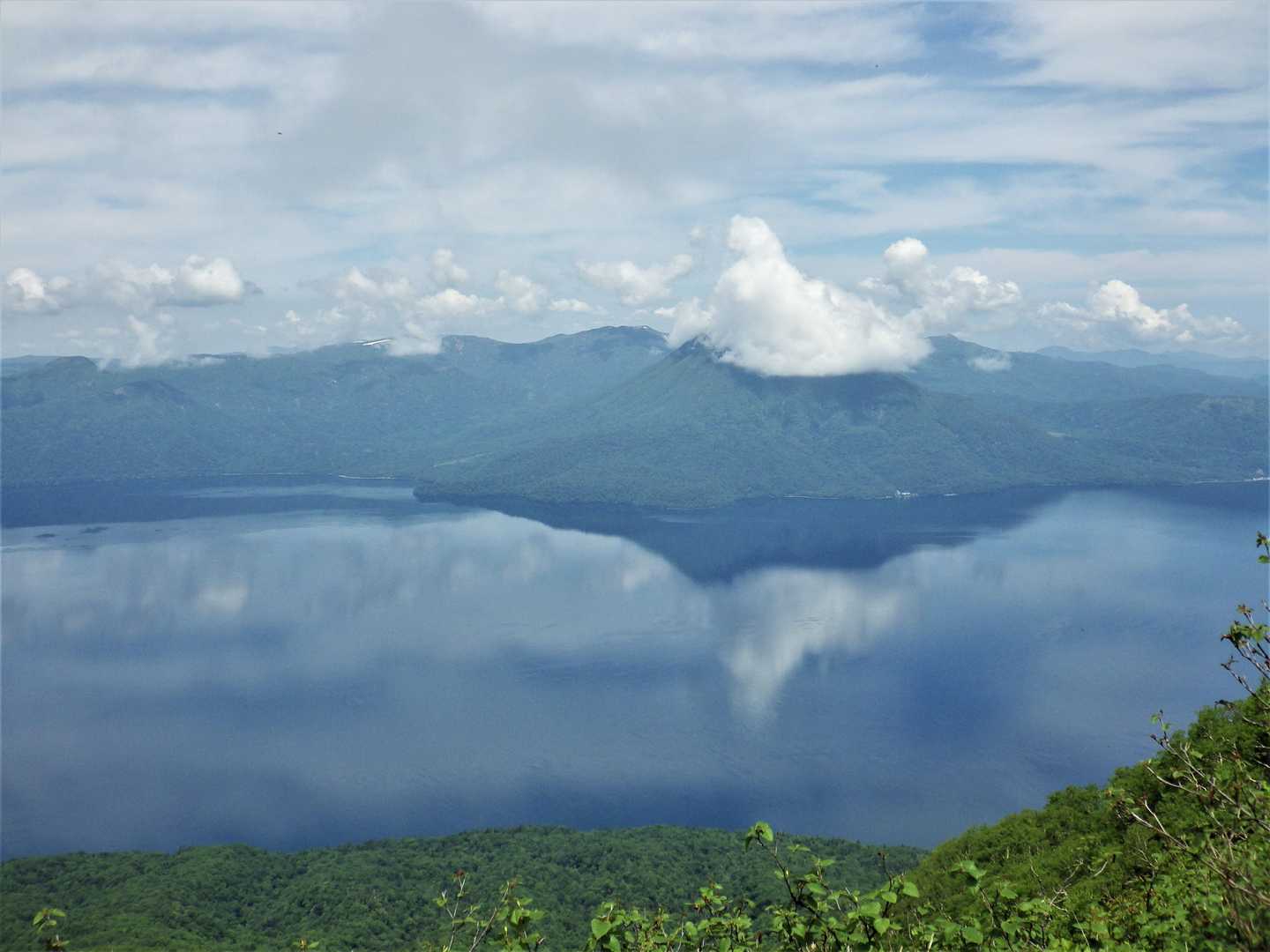 これは恵庭岳かな？
山頂にクリームがのっかってる🍦