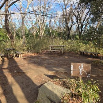 山頂は休憩スペースあり