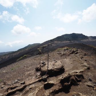 櫛形山の山頂はこんな感じ