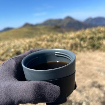 コーヒーだって飲んじまう。