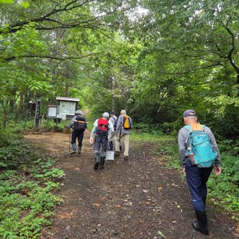 今日は皆さん、長靴ですね！
昨日の雨で道が濡れてるかも