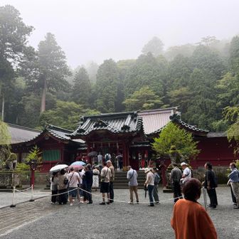 横に九頭竜神社がありますが、湖畔の九頭竜神社もお参りします