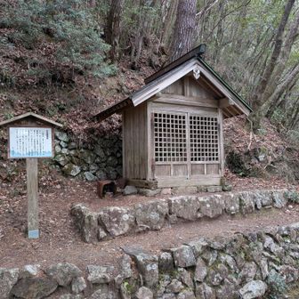 矢倉観音堂
テント泊は無理そうです