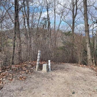 四等三角点、175.8m
後ろに牛田山。
ちょうど今日の行程の真ん中辺り。