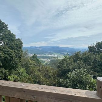 この小屋テラス付きよ🛖✨
そよそよ風が🌬️
皆んなでワイワイランチ🍽️