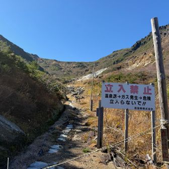 くろがね小屋近くの源泉
小屋は建替中です。
