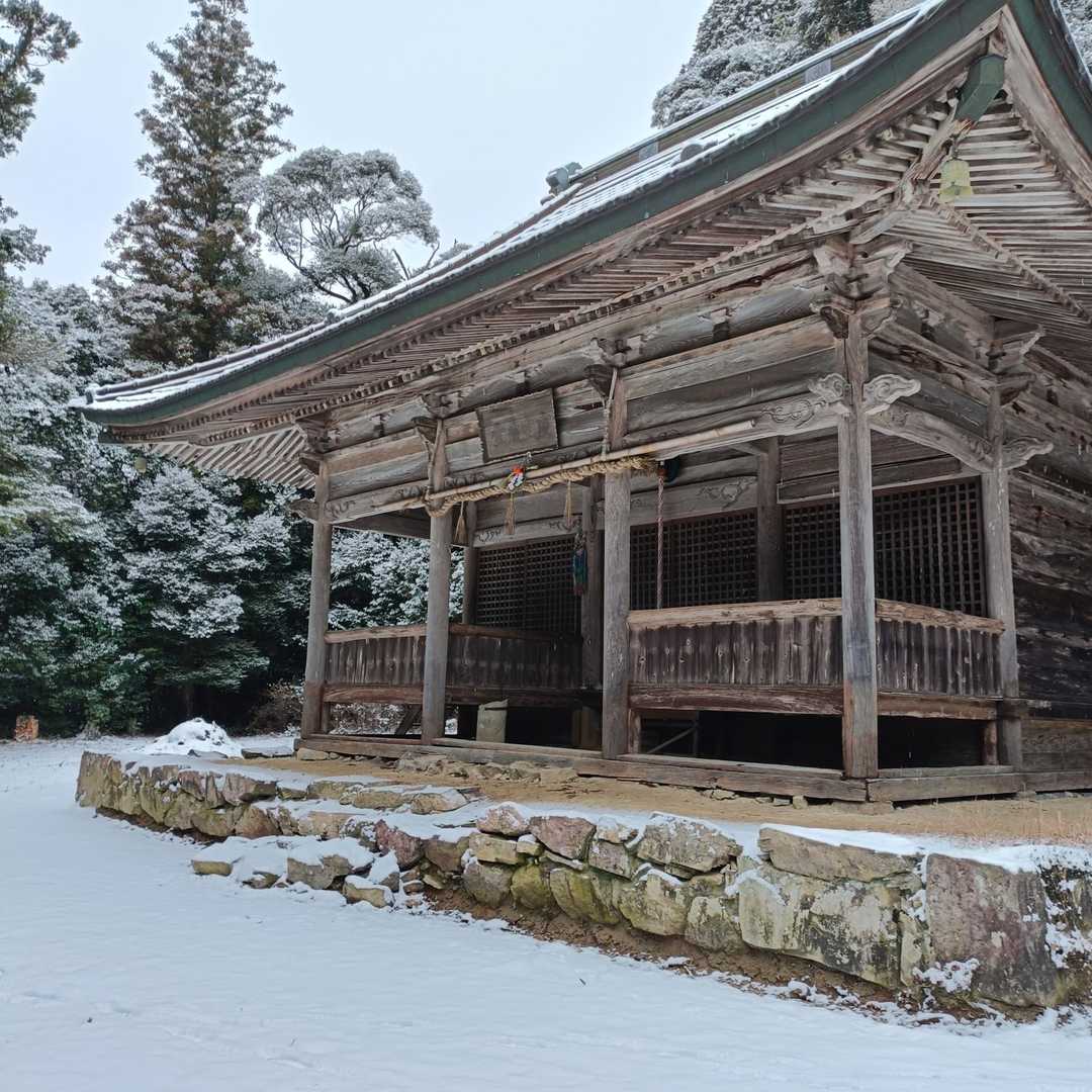 虚空蔵堂と前は真っ白❄