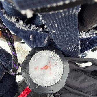 千畳敷駅で‐5℃。
温度計の表面も凍っててゴシゴシしたら多少見える様になった🤣