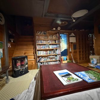 小屋の談話室
こたつとストーブでだいぶ暖まります