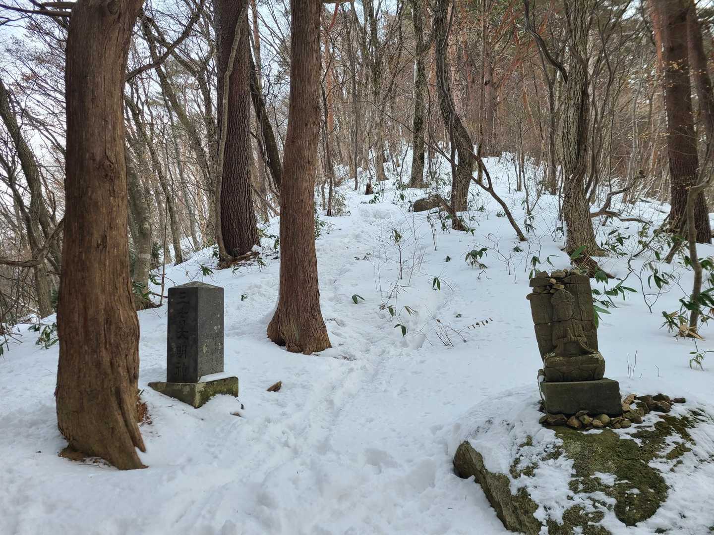 金山滝登山口-女人堂-前岳-中岳-太平山 往復コースの写真