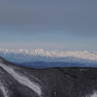 蓼科山の右側が白馬方面だったかな？