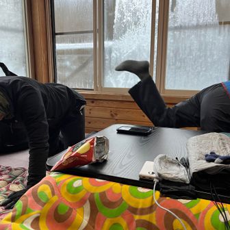 今日の天気はてんくらC、山てんも25mの爆風予報。
残念ですが天狗岳👺は取りやめです。
下山して稲子湯温泉♨️と美味しい物でも食べて帰ります。