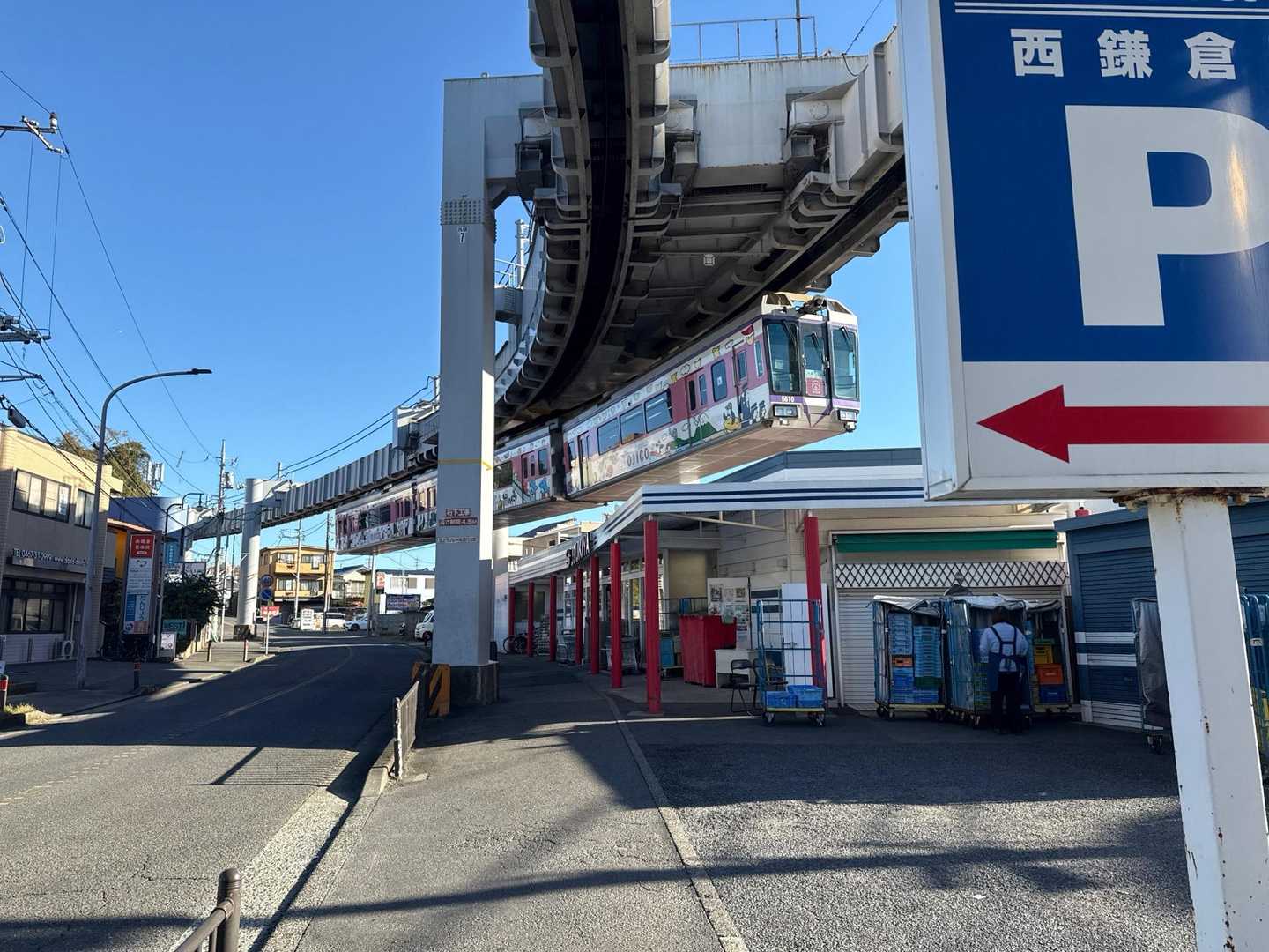 ぶら下がりモノレールです。