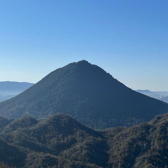 近江富士と呼ばれるだけあって
ほんまに綺麗な山容やな😍