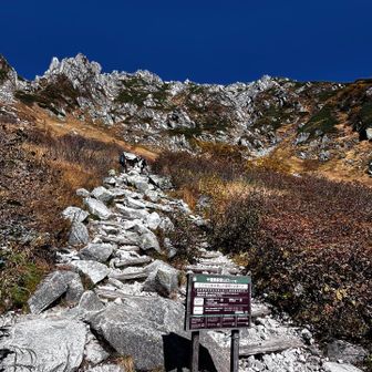 岩岩の登山道。スタート！