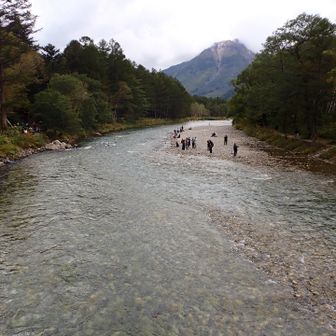 最後に登った焼岳を振り返って
