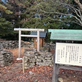 頂上近くにも神社⛩️が。