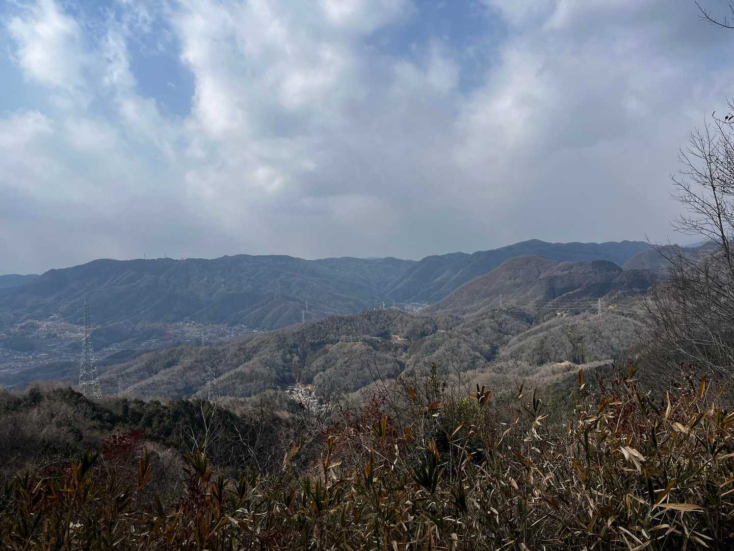 府中の山々が見渡せる広場