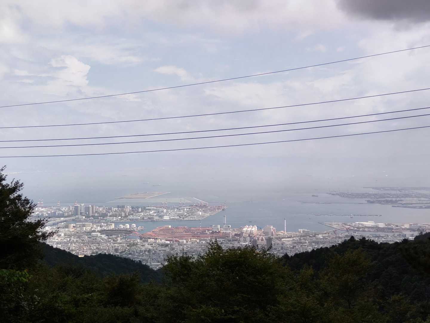 表六甲に出て神戸の海が開ける