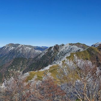 ぜひ皆さんも
この辺まで足を伸ばしてみてください
弧を描いた輝く稜線が一望できますよ✨