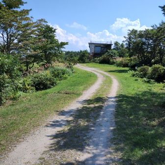 奥はキャンプ場らしい