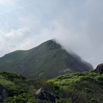 久住山が雲に覆われる