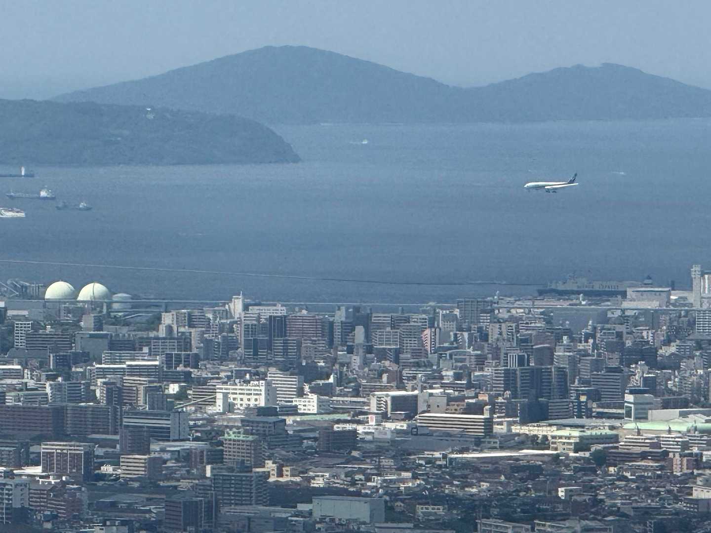 福岡空港に降りてくる飛行機✈️