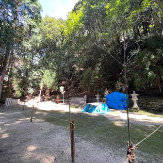 9月22日～28日に山頂直下の不動寺で本尊御開帳があり、28日には柴燈大護摩供が行われます。