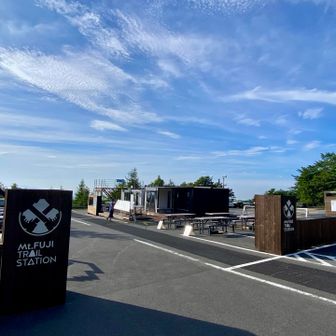第一駐車場のトレイルステーションから登山開始