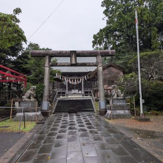 ここが羽黒山の山頂😀

色々と大変なので、真剣に祈願😀