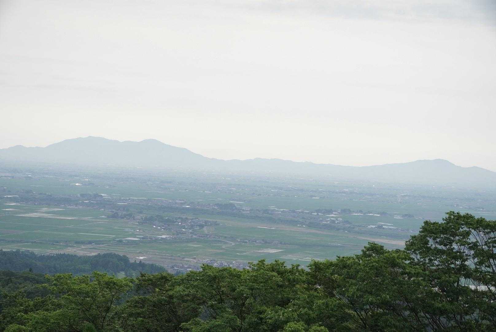 角田山と弥彦山が綺麗にモヤってます🤍