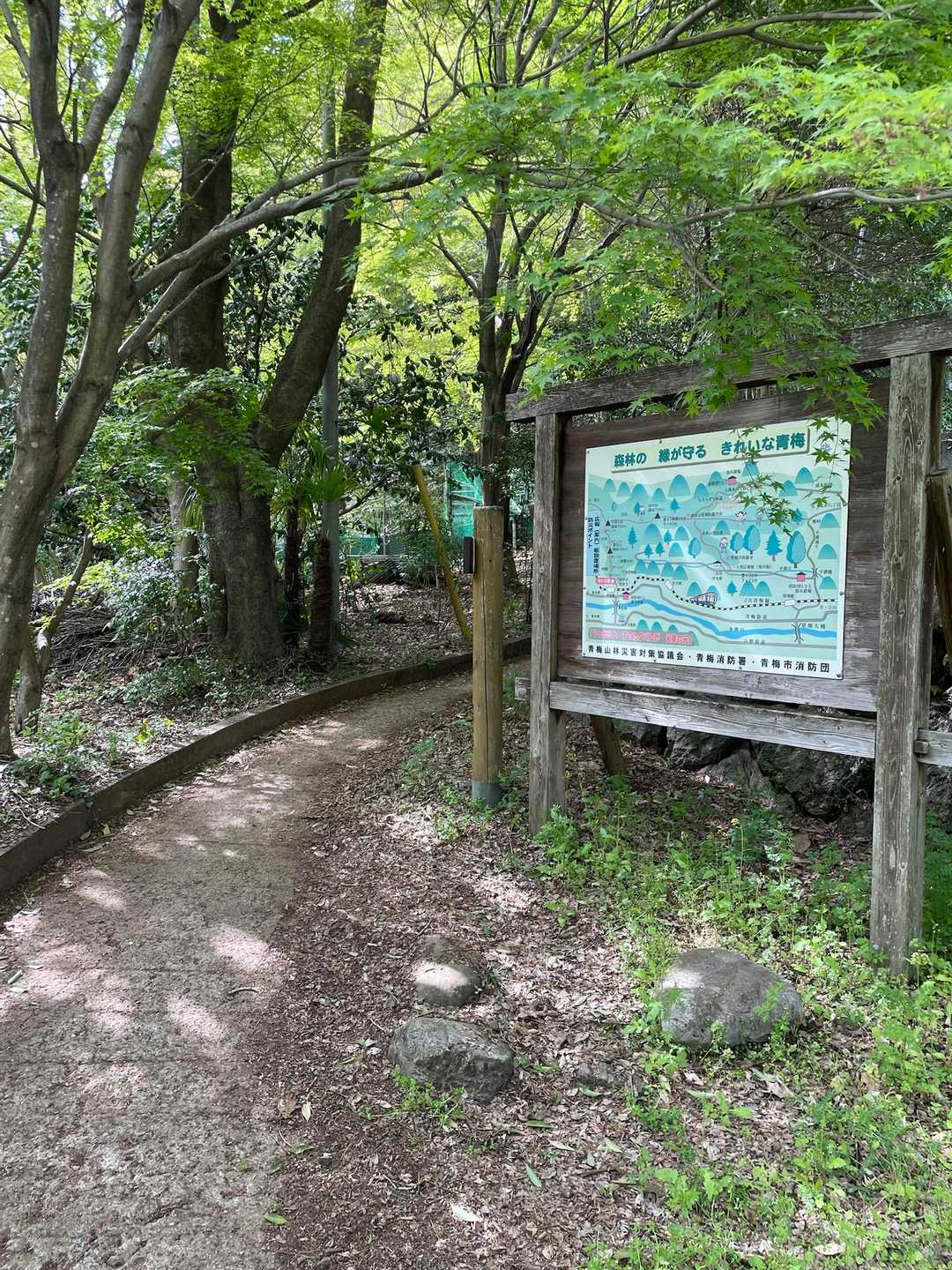 登山口は慈恩寺というお寺の境内にあります。