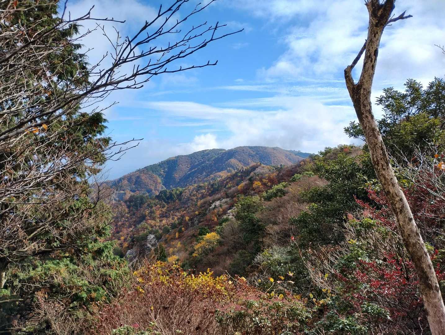 入道ヶ岳も晴れてるやーん☀
こっちから見る入道初めて！奥宮との境目がわかる👀