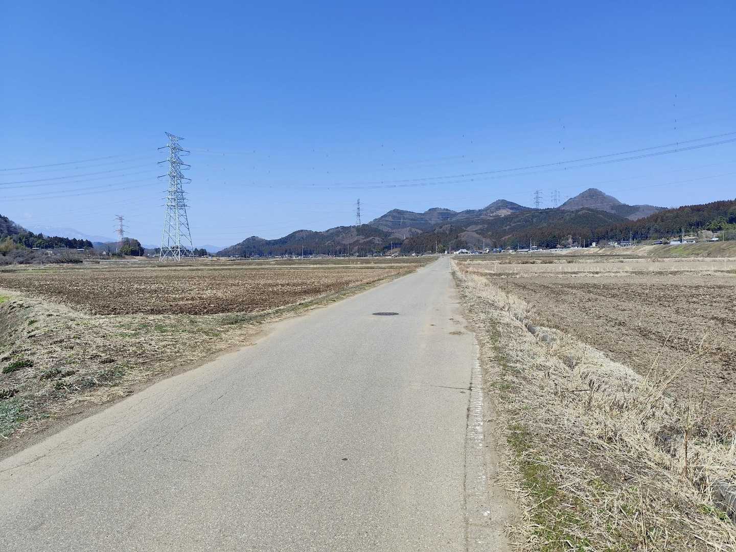 自転車🚴を持って来れば良かった…
駐車場まで約４キロ近く歩きます