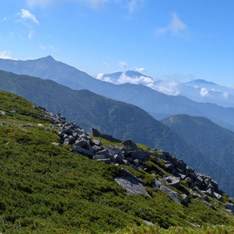 笠ヶ岳、乗鞍岳、御嶽山かな？
百名山揃いね。