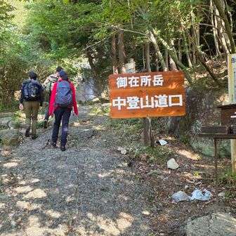 スタートが遅れたので急いで登ります・