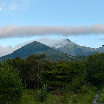 これから行く牛首山と赤岳