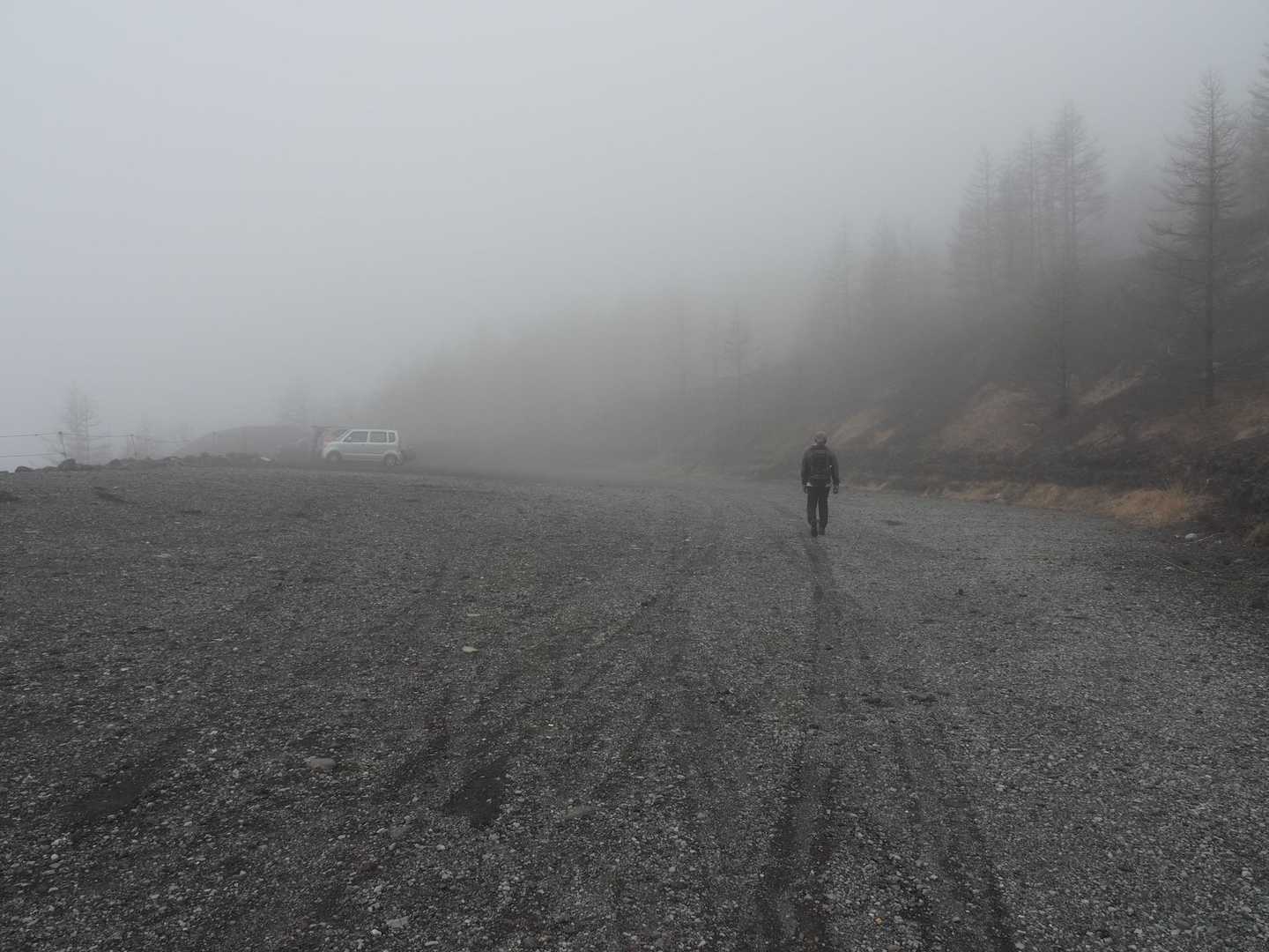 駐車場に戻って来ました。
第三駐車場奥に、まぼろしの滝登山口があります。