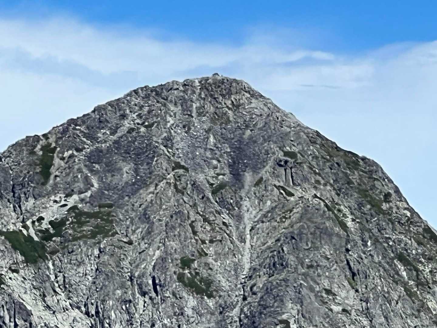 剱岳の山頂
ズーム
どこをどう登るのかなぁ