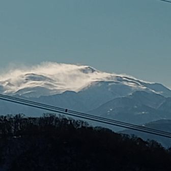 雪が風で舞っているかな？
見えないか！