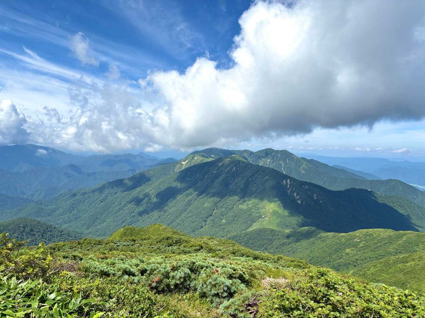 左から流石山、三倉山、大倉山