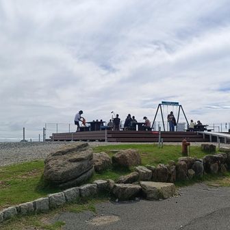 山頂付近でロケをしてました☺️
下山してから足立梨花さんが三重県菰野出身でロケしてたみたい
もっと近くに行って見てこればよかった😁