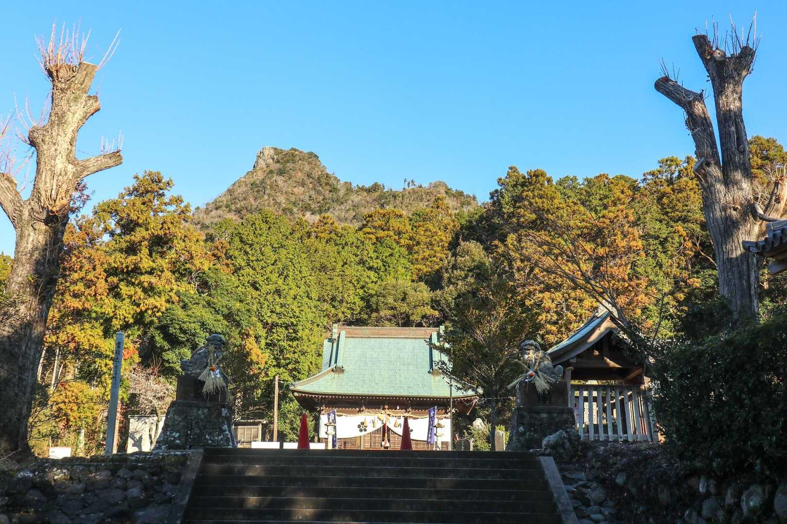 あけましておめでとうございます。厳つい感じの伊予ヶ岳、いいねぇ🤗