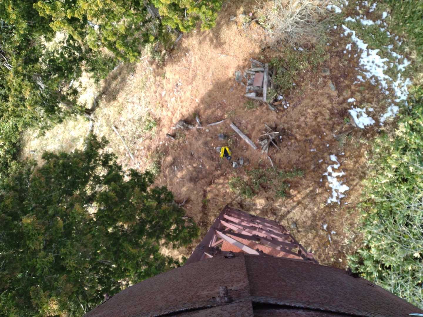 下を覗く 結構な高度感