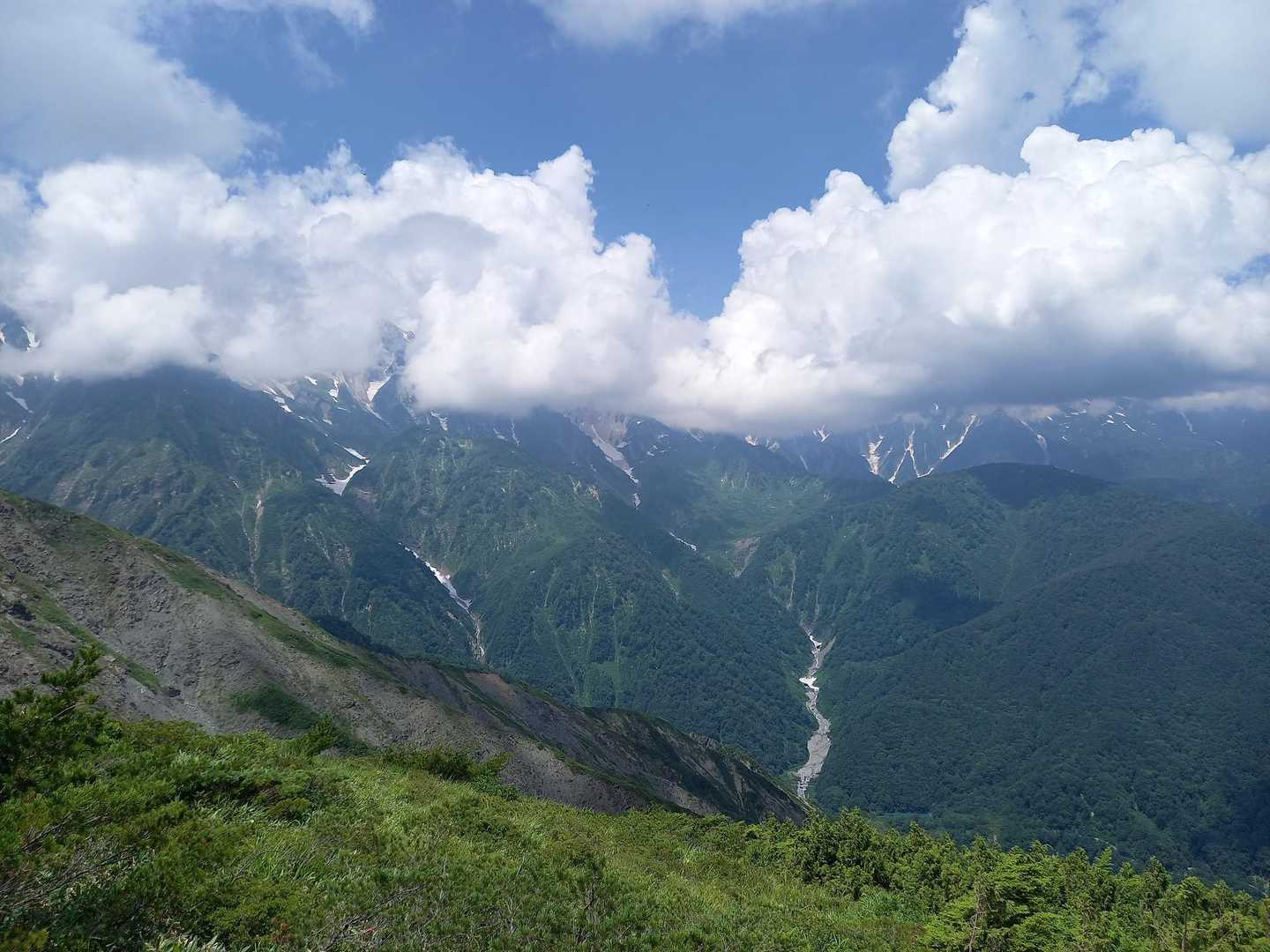 八方池山荘発着｜白馬三山・不帰ノ嶮が水面に映る八方池 往復コースの写真