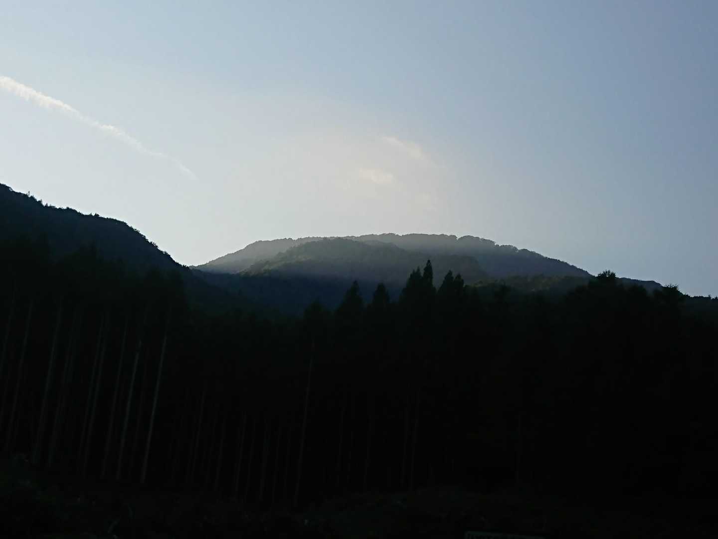 帰りの東根山頂は夕日を浴びてました☺️