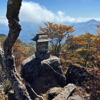 頂上の祠