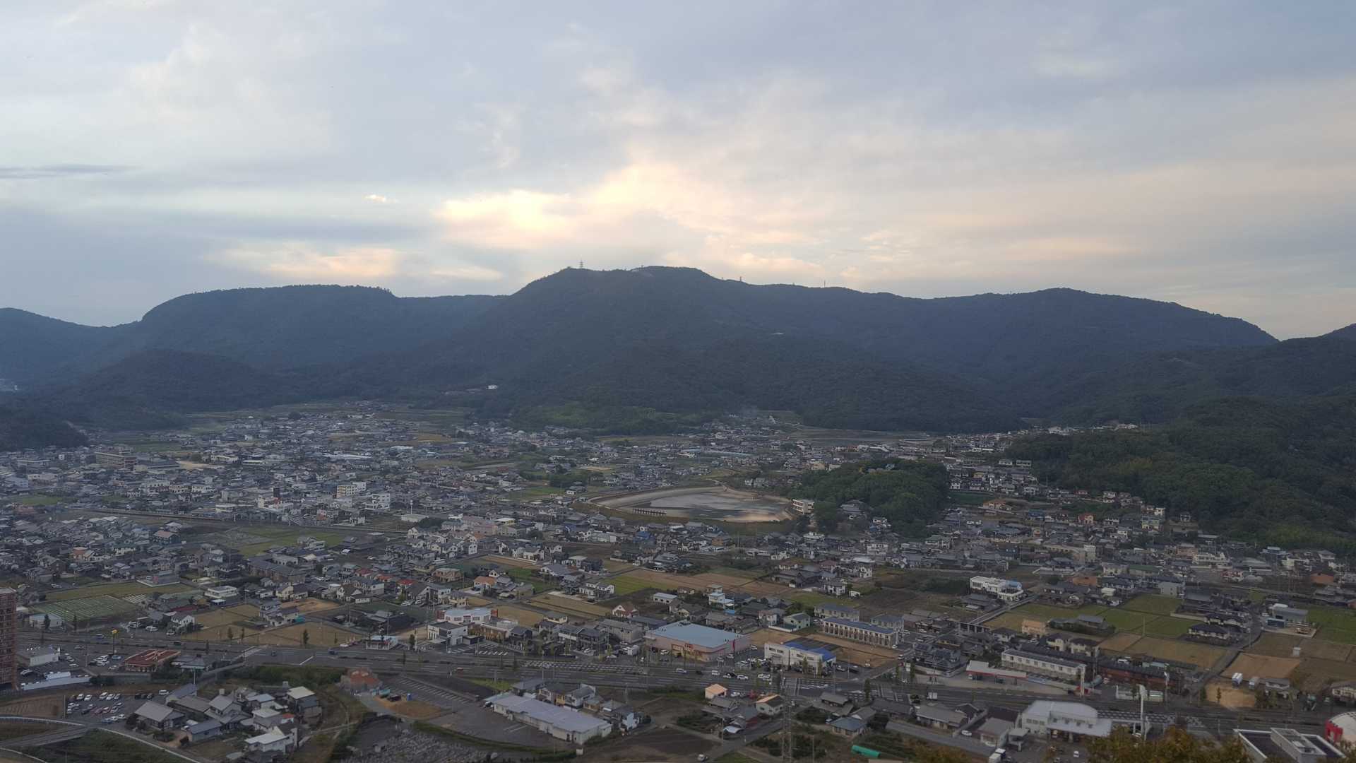 城山方向

これから冬にかけて沢山縦走しようと思います。
